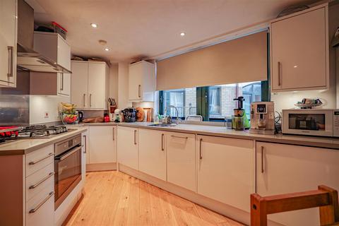 Flat 15, Windsor Court Corner Hall, Hemel Hempstead, HP3 9AW