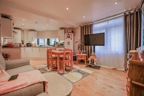 Flat 15, Windsor Court Corner Hall, Hemel Hempstead, HP3 9AW