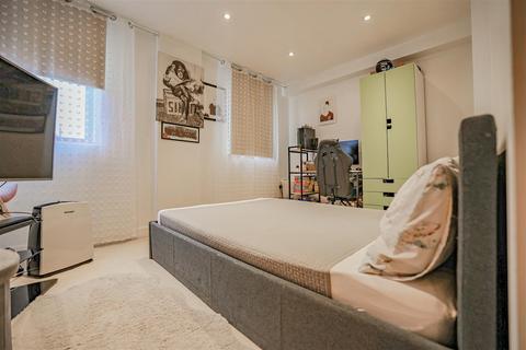 Flat 15, Windsor Court Corner Hall, Hemel Hempstead, HP3 9AW