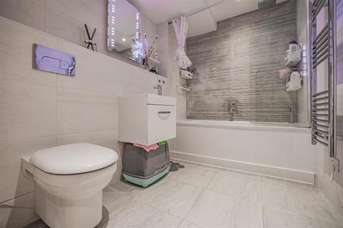 Flat 15, Windsor Court Corner Hall, Hemel Hempstead, HP3 9AW
