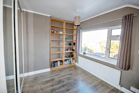 1 Heathview Avenue, Dartford, DA1 3QB