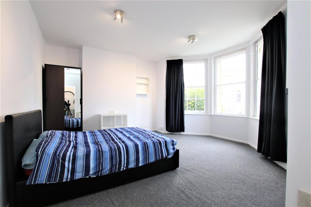 Lower Oldfield Park, Bath 1 bed apartment £895 pcm (£207 pw)
