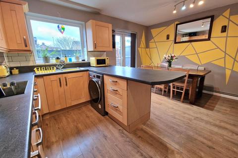 73 Oak Way, Huntley, Gloucester, GL19 3SD
