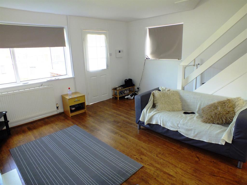 Sunningdale Avenue, Alwoodley, Leeds, 3 bed semidetached house £