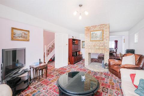 8 New Road, London, E4 8ET