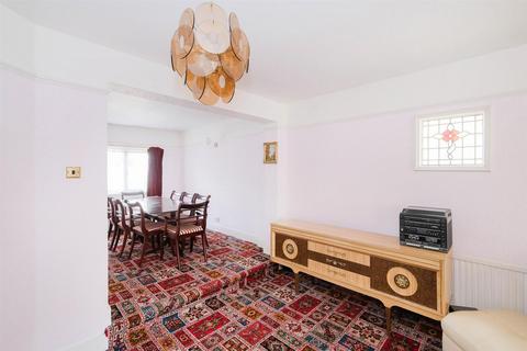 8 New Road, London, E4 8ET