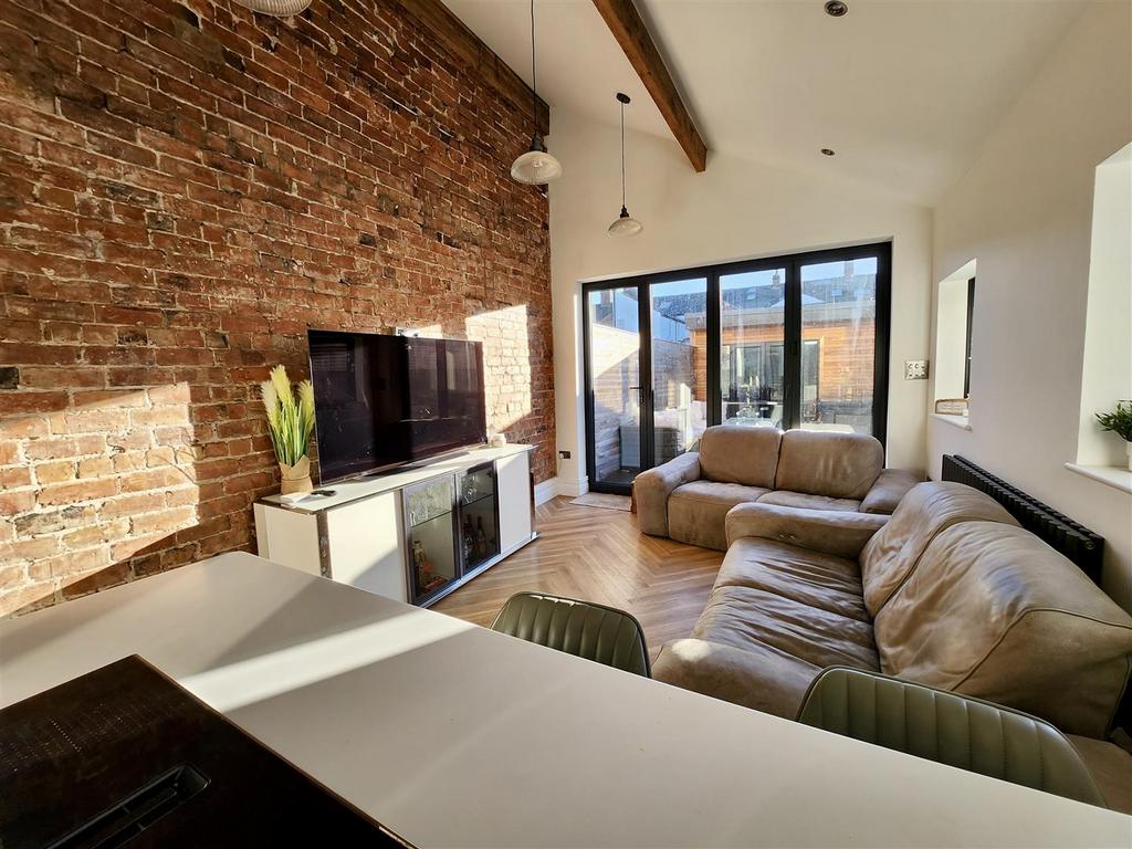 Cleveland Road, Lytham 4 bed terraced house £560,000