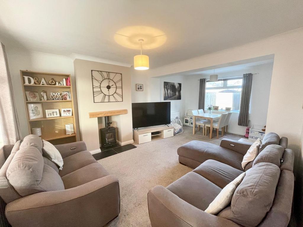 Open Plan Lounge / Dining area