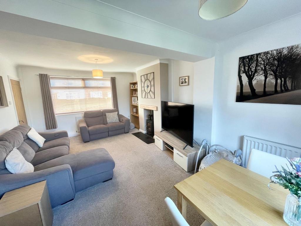 Open Plan Lounge / Dining Area