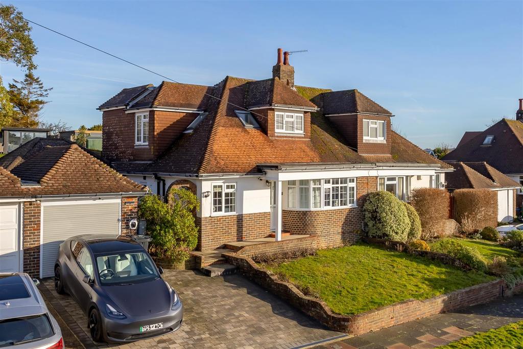 Redhill Drive, Brighton BN1 4 bed semidetached house £3,500 pcm (£