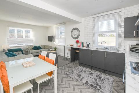 2 bedroom flat to rent - Canada Road, Deal, CT14