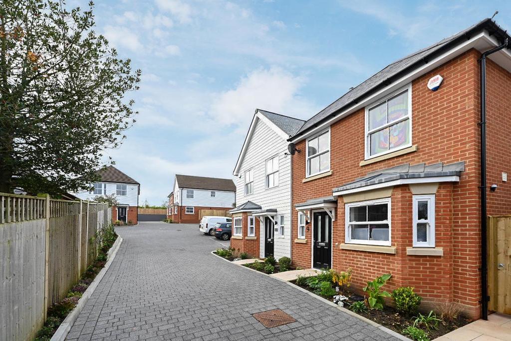 Charles Road West, St. LeonardsOnSea 3 bed detached house £460,000