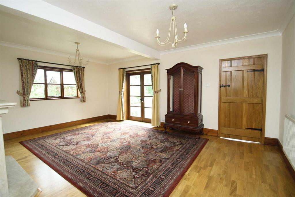 Oak Road, MOTTRAM ST ANDREW 5 bed detached house £3,200 pcm (£738 pw)