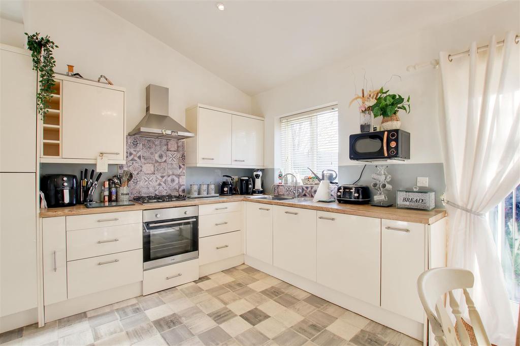 Church Lane, Cheshunt 3 bed semidetached house £450,000