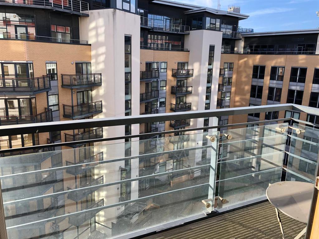 Whitehall Waterfront, 2 Riverside Way, Leeds 2 bed flat £1,150 pcm (£