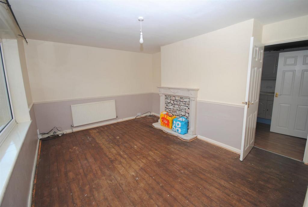 Station Road, Kippax, Leeds 2 bed semidetached house for sale £150,000