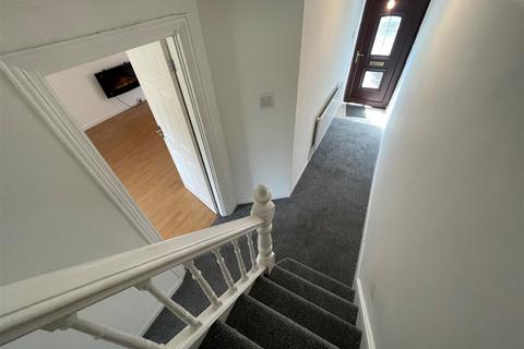 8 Cae Du Bach, Llanelli, SA15 3AQ