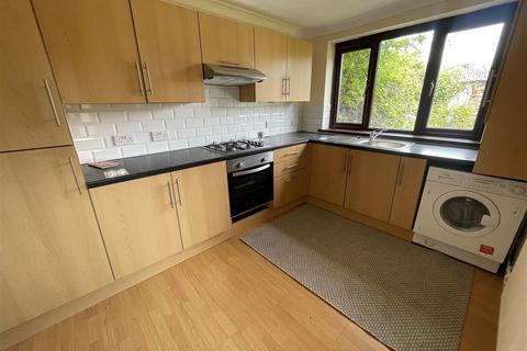 8 Cae Du Bach, Llanelli, SA15 3AQ