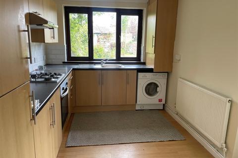 8 Cae Du Bach, Llanelli, SA15 3AQ