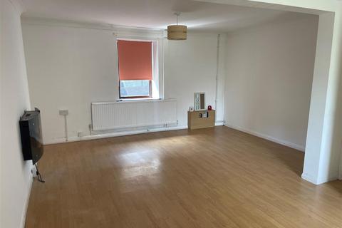 8 Cae Du Bach, Llanelli, SA15 3AQ