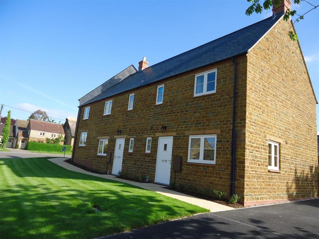 Canons Ashby Road, Moreton Pinkney 2 bed end of terrace house £995