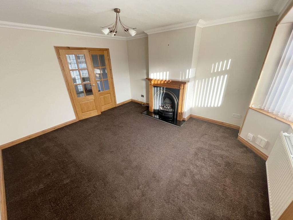 Lavington Drive, Longlevens, Gloucester 3 bed semidetached house £