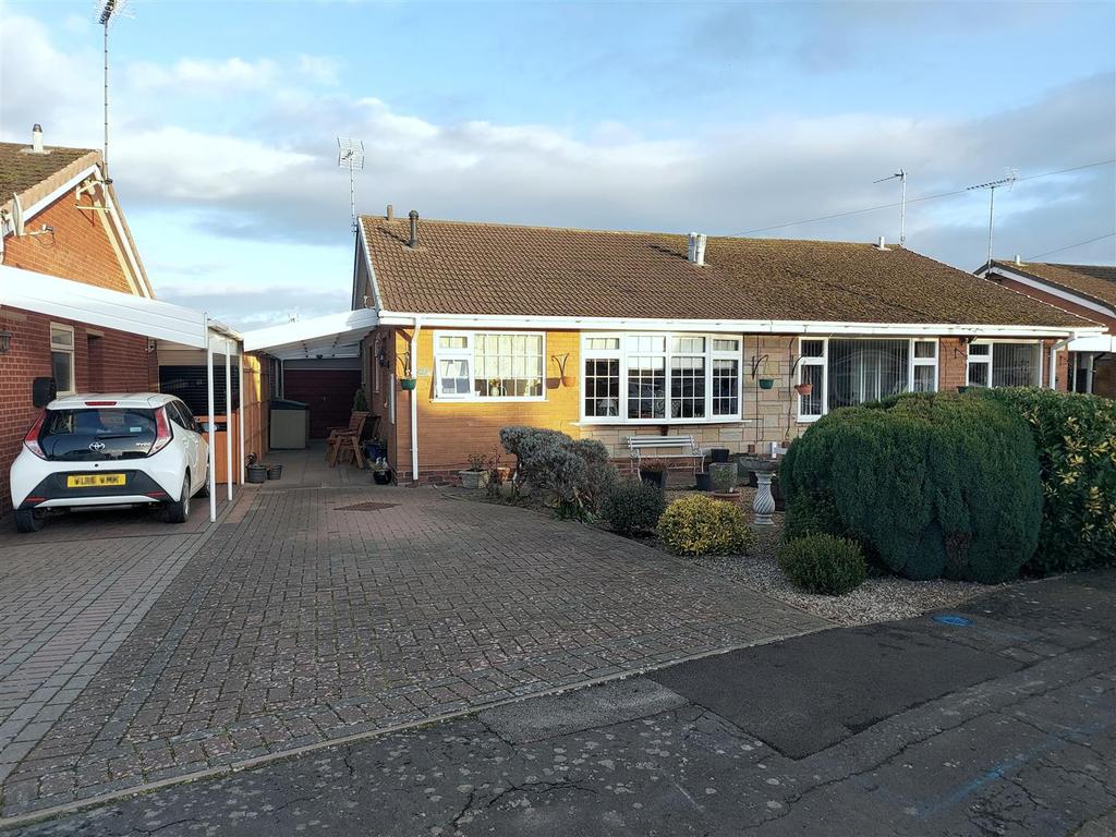 Beechfield Drive, Kidderminster 2 bed semidetached bungalow £250,000