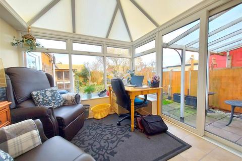 48 Beechfield Drive, Kidderminster, DY11 5HQ