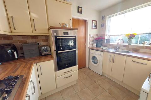 48 Beechfield Drive, Kidderminster, DY11 5HQ