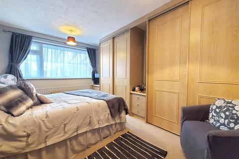 48 Beechfield Drive, Kidderminster, DY11 5HQ