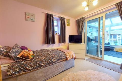 48 Beechfield Drive, Kidderminster, DY11 5HQ