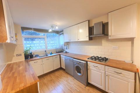 2 bedroom terraced house to rent, Barchester Close, Uxbridge