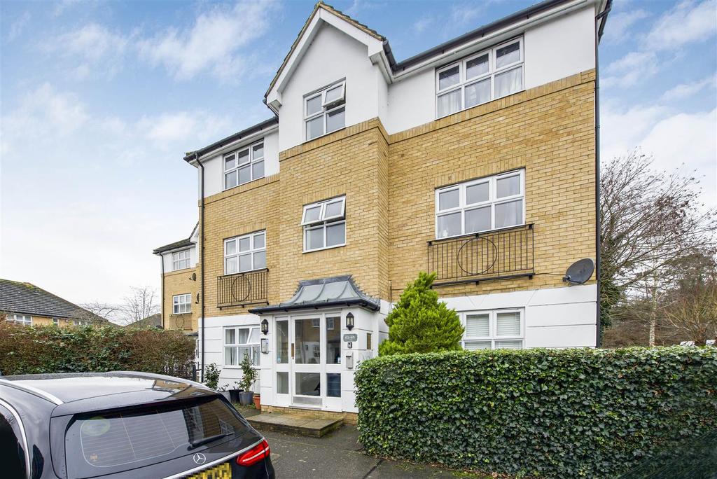 Hillary Drive, Isleworth/Twickenham... 1 bed apartment £275,000