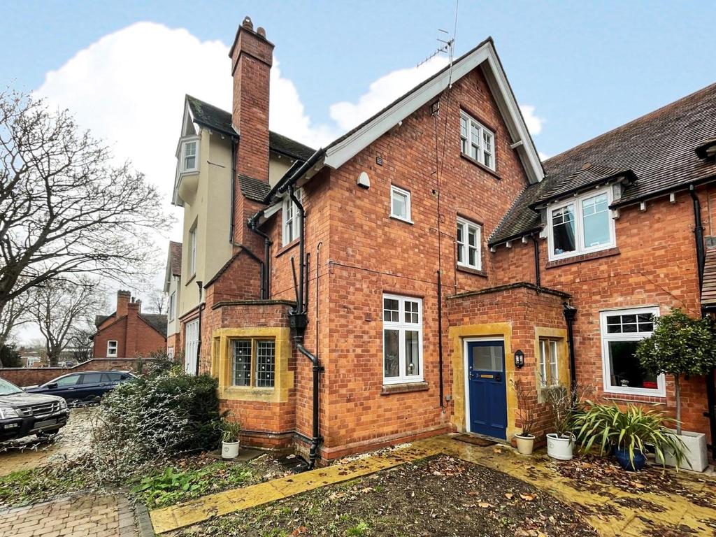 Avenue Road, StratforduponAvon 3 bed terraced house £1,100 pcm (£