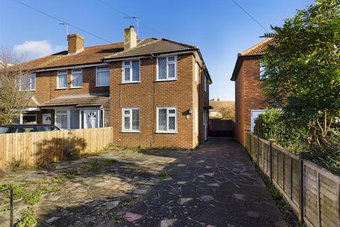 21 Overbury Crescent, New Addington, Croydon, CR0 0LR
