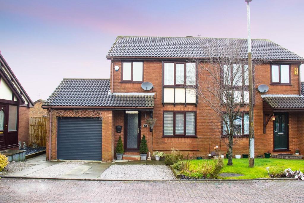 Hesketh Close, Darwen 3 bed semidetached house £200,000