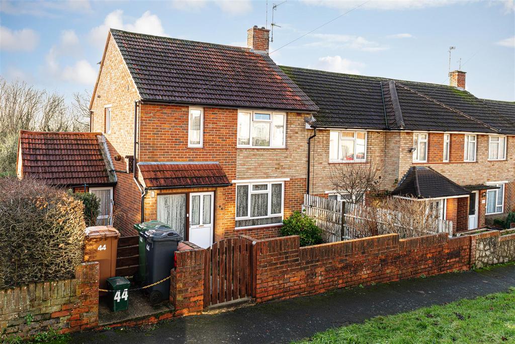 Blackthorn Road, Reigate 2 bed house £400,000