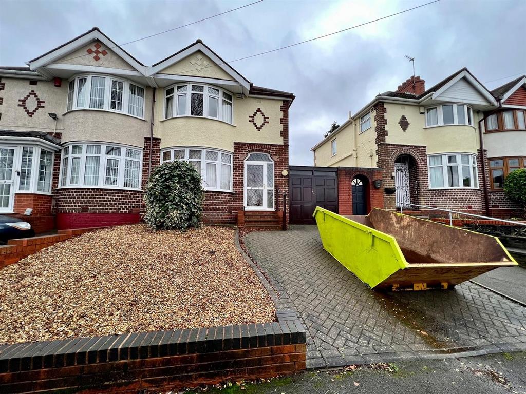 Kingswinford Road, Dudley, DY1 2ES 3 bed semidetached house £235,000