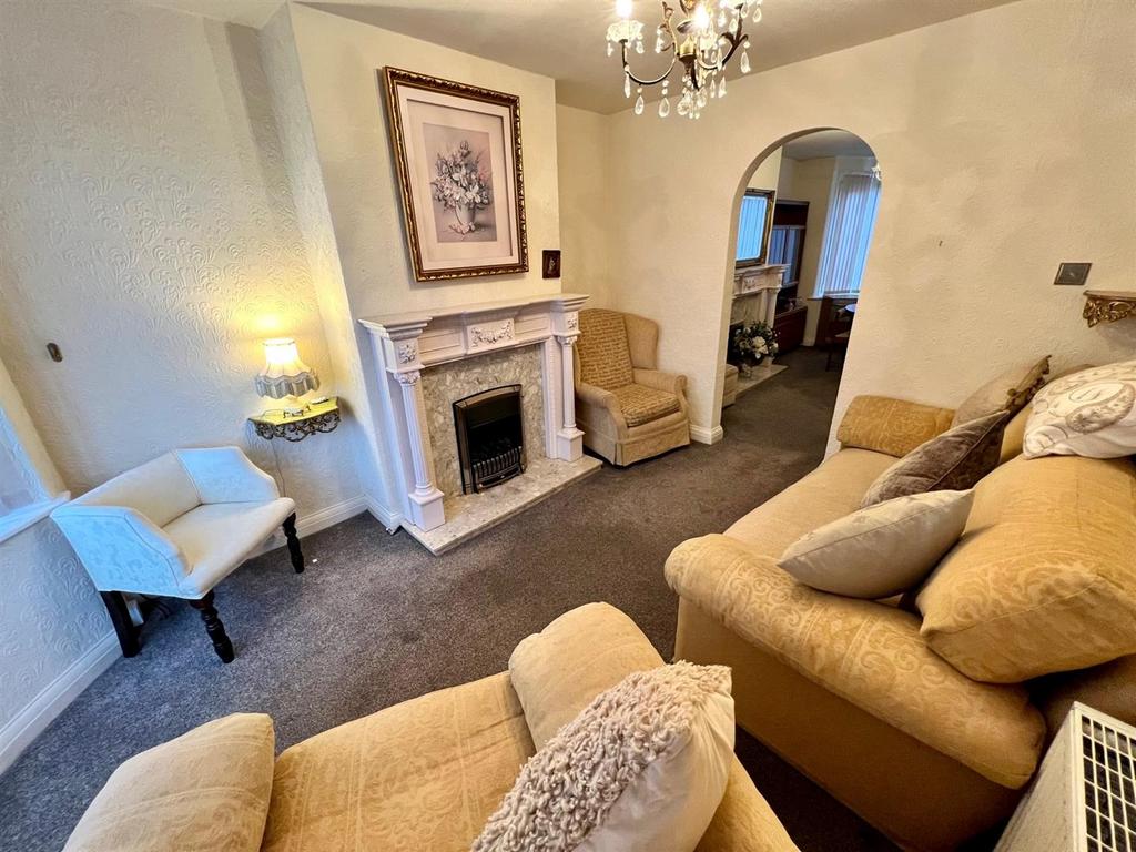 Kingswinford Road, Dudley, DY1 2ES 3 bed semidetached house £235,000