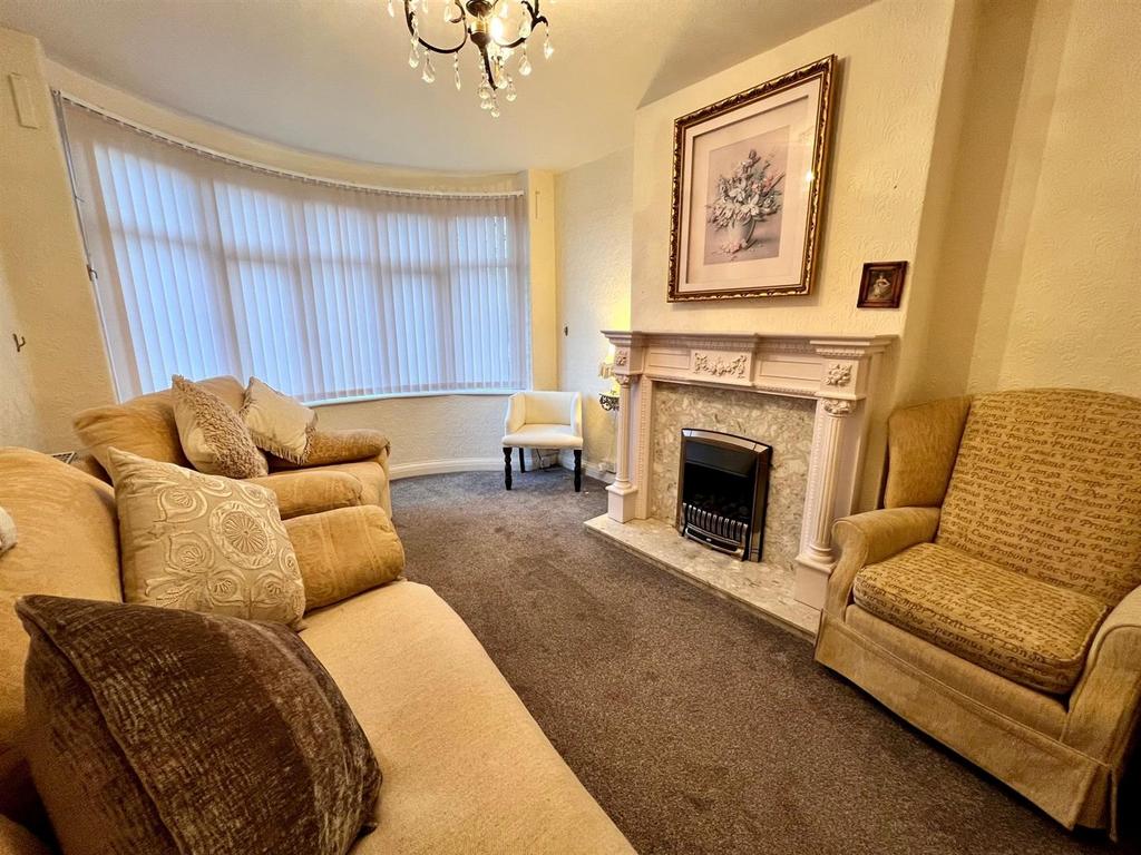 Kingswinford Road, Dudley, DY1 2ES 3 bed semidetached house £235,000
