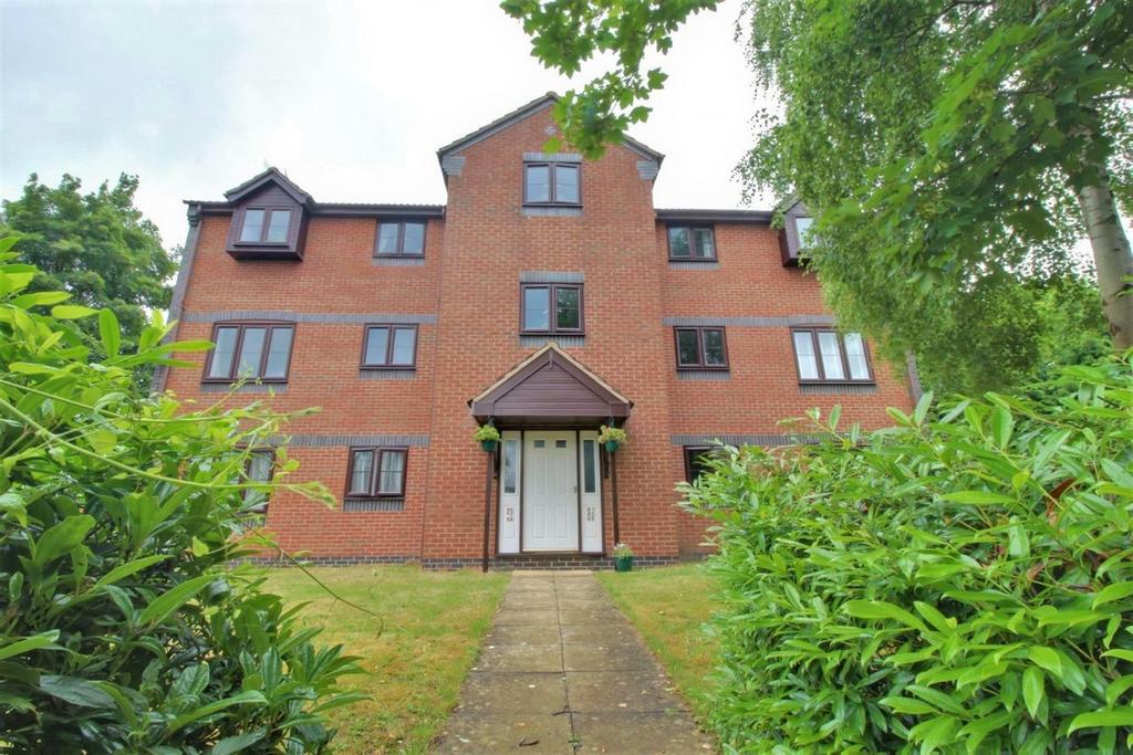 Boakes Drive, Stonehouse, GL10 2 bed apartment £180,000