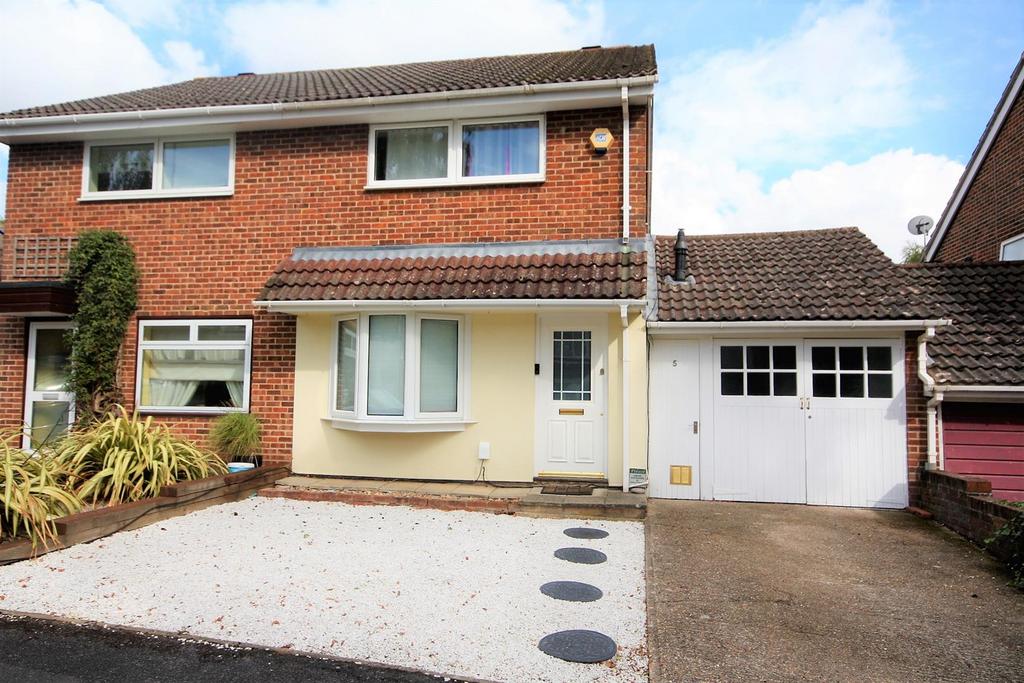 Browsholme Close, Boyatt Wood, Eastleigh 3 bed semidetached house £
