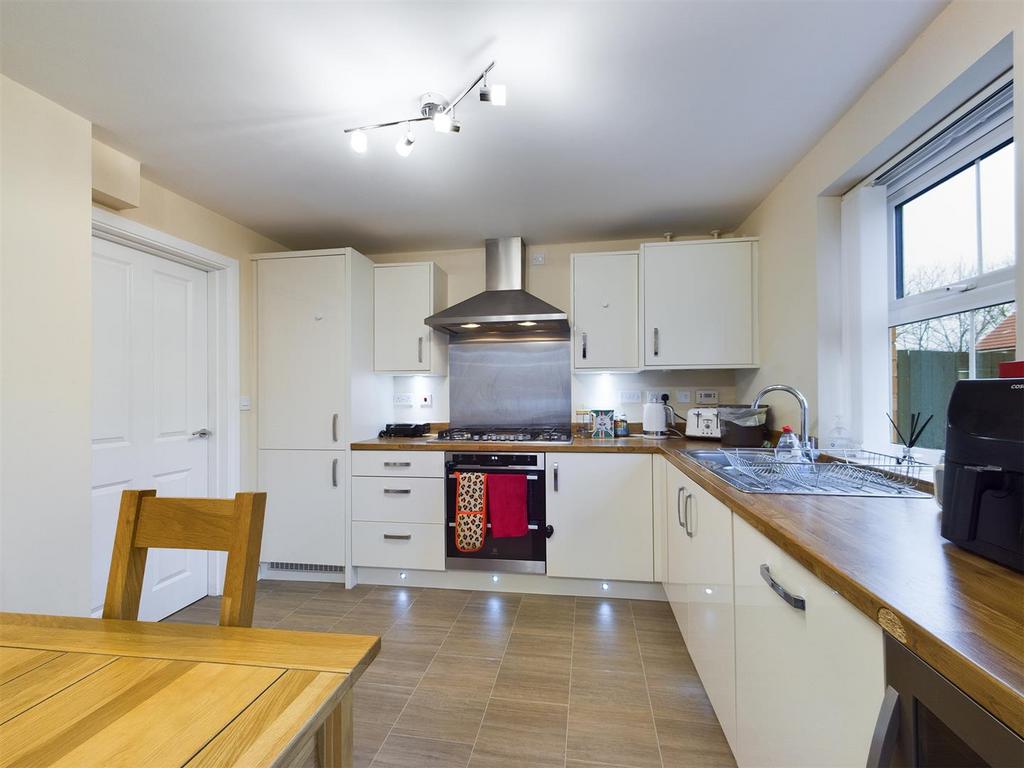 Newman Avenue, Beverley 3 bed detached house £300,000