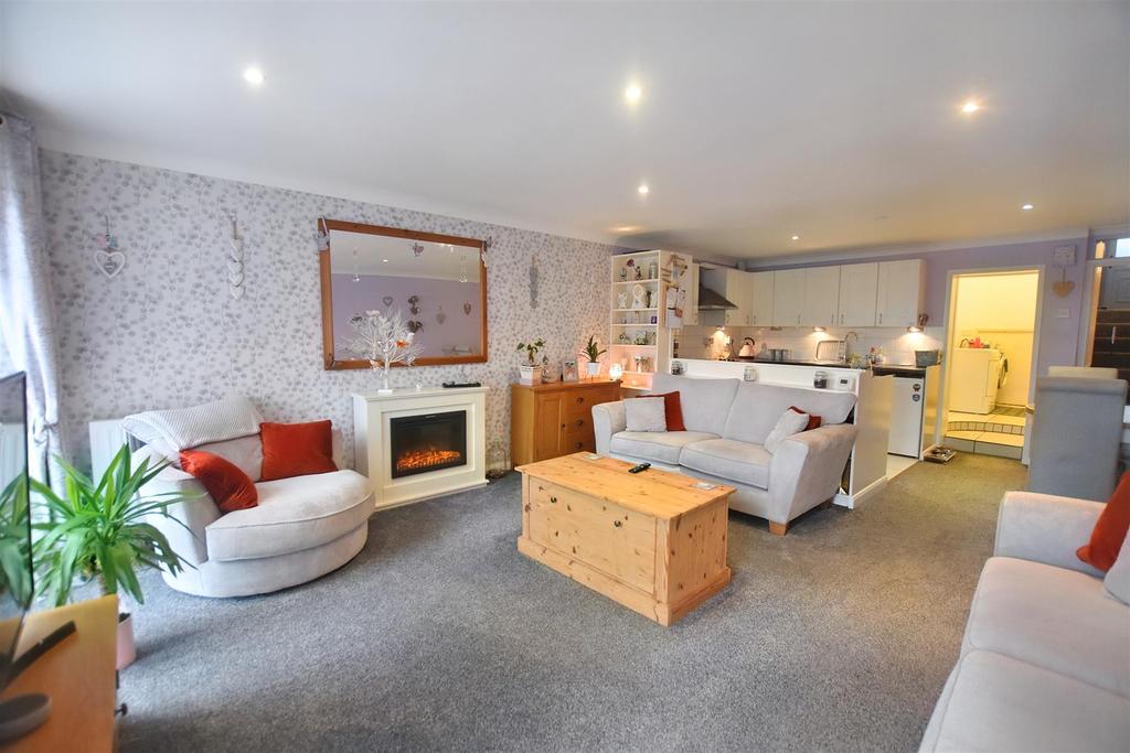 Llanteg Park, Llanteg, Narberth 3 bed terraced house £150,000
