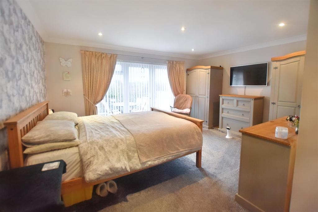 Llanteg Park, Llanteg, Narberth 3 bed terraced house £150,000