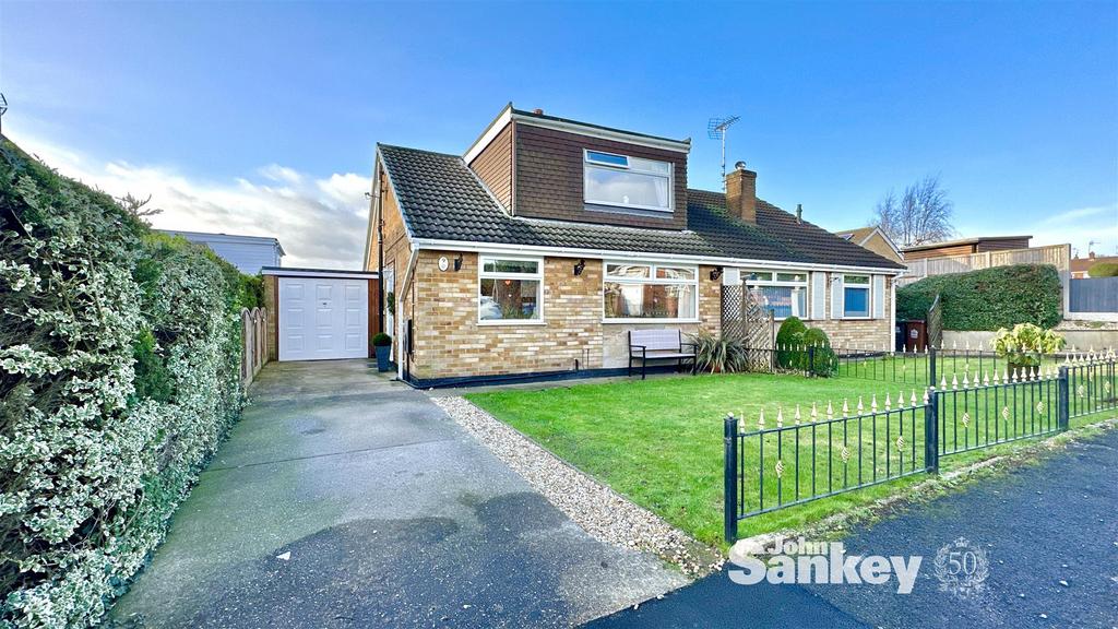 Hawksworth Avenue, Forest Town, Mansfield 3 bed semidetached house for