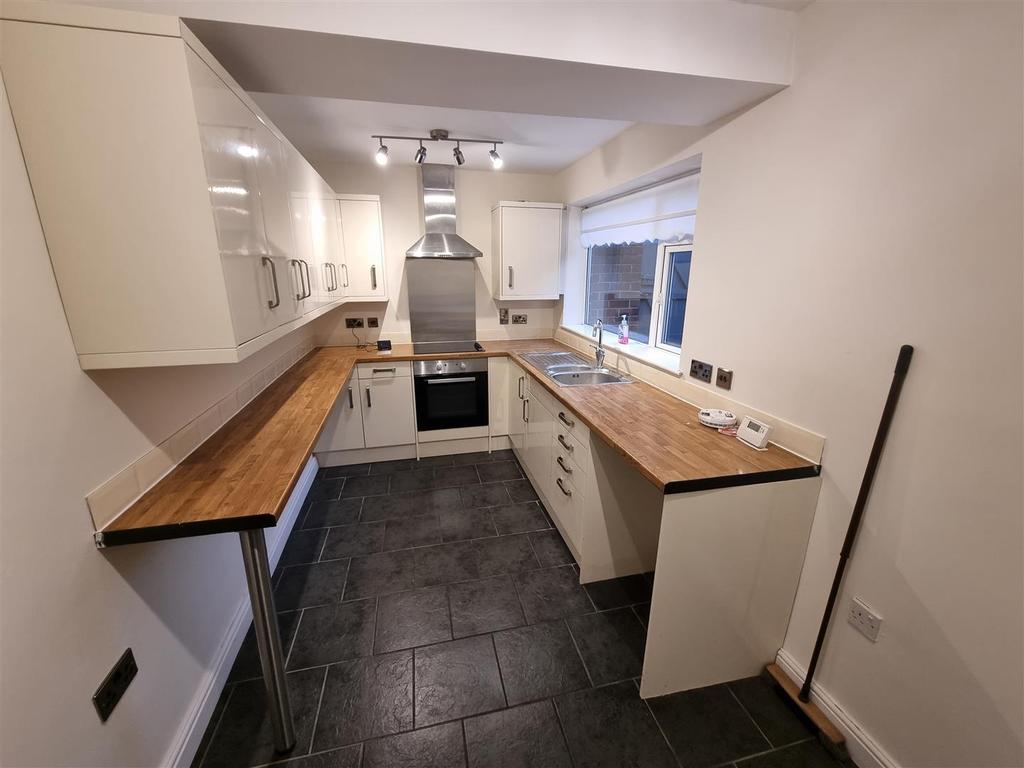 Arthur Street, Crook 2 bed terraced house £470 pcm (£108 pw)