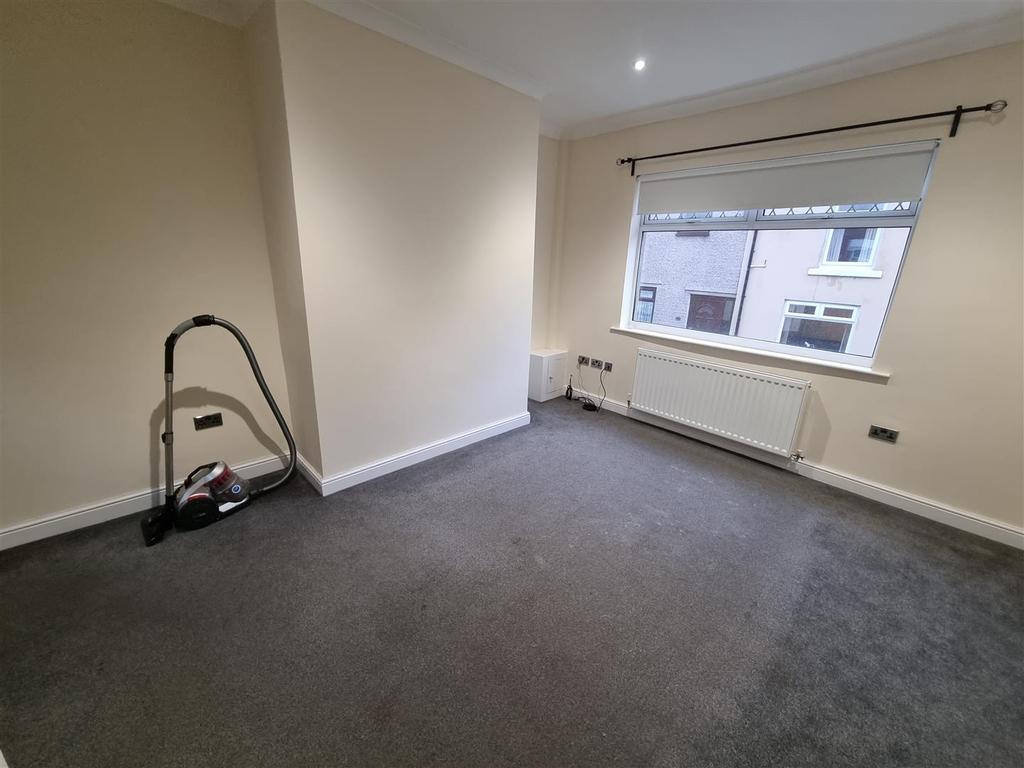 Arthur Street, Crook 2 bed terraced house £470 pcm (£108 pw)