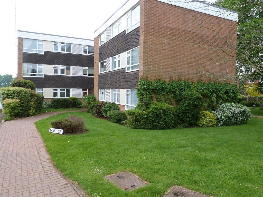 Albany Gardens, Hampton Lane, Solihull 2 bed apartment £895 pcm (£207 pw)