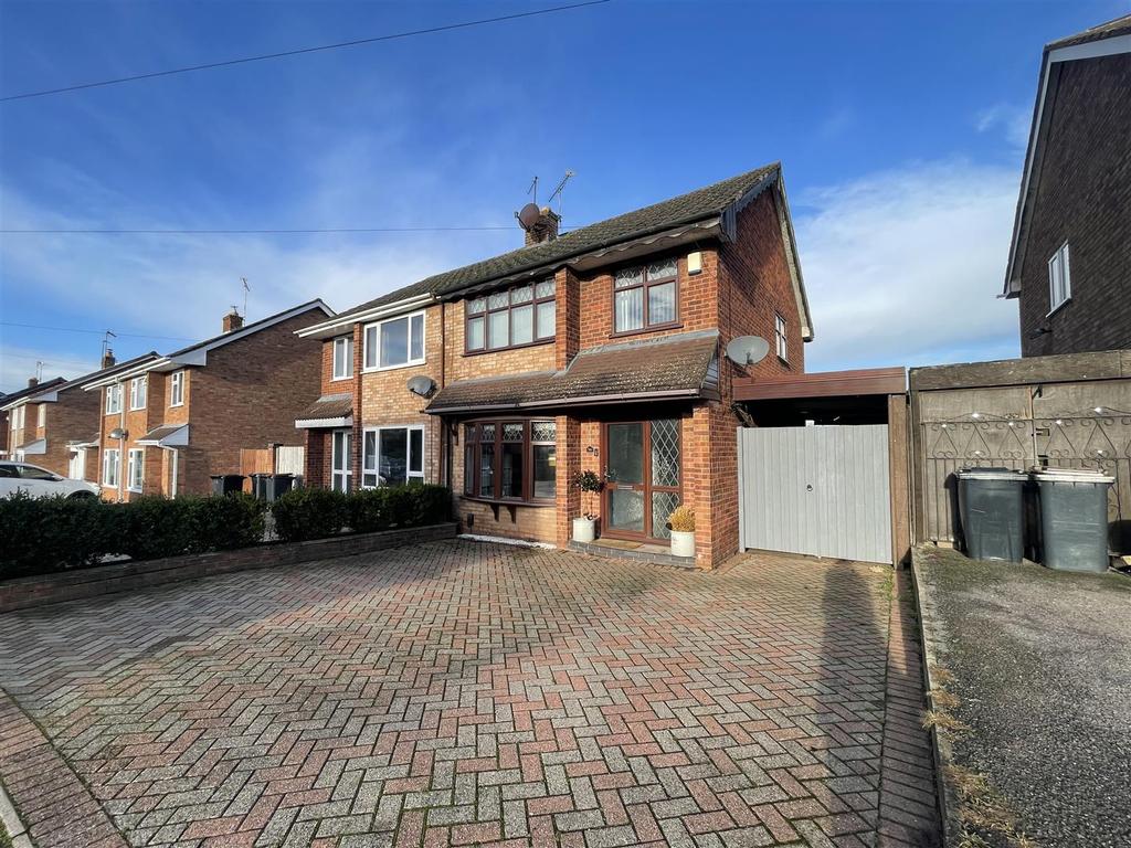 Berwyn Way, Nuneaton 3 bed semidetached house £235,000